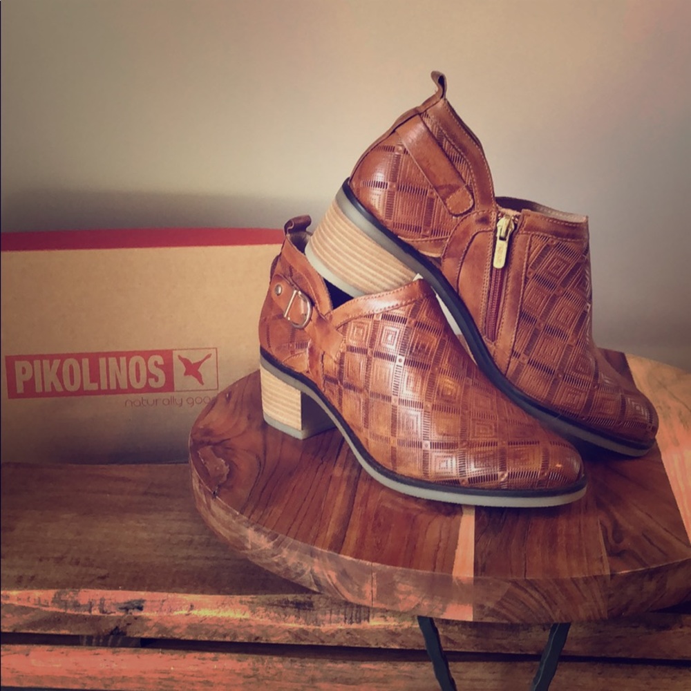 Brand new Pikolinos brandy booties size 39 Farb